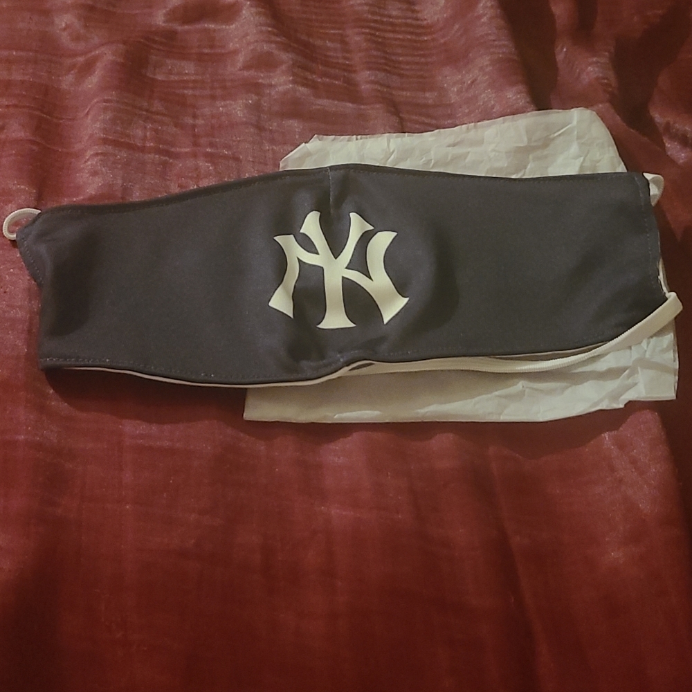 NY. YANKEES FACE MASK!!!!!!!!!!!!!!!!!!!!!!!!!!!!!